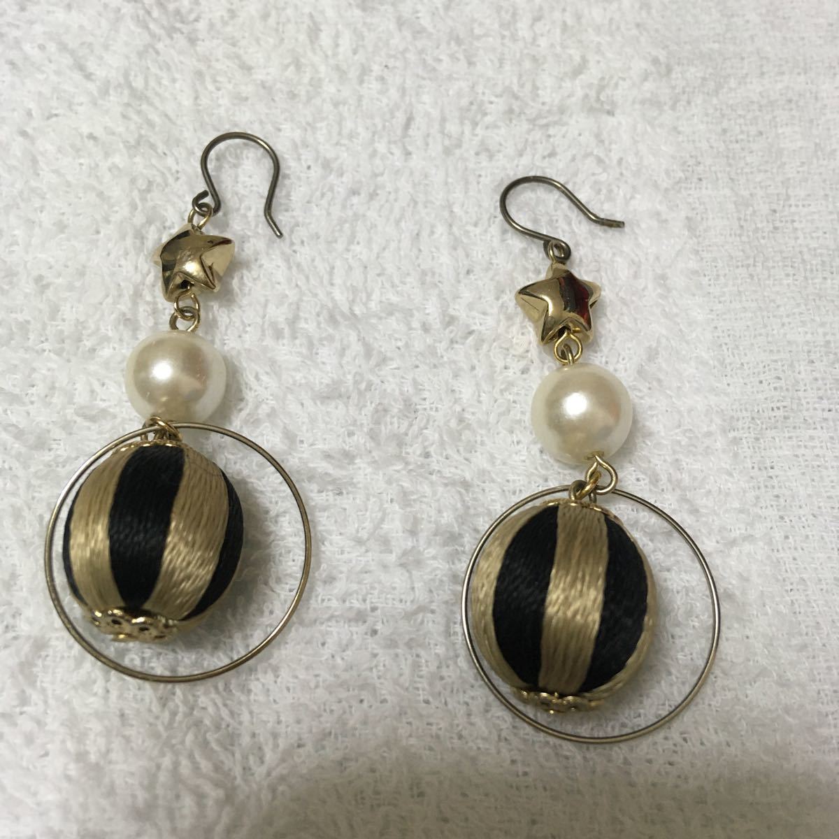 ファッションピアス　リングピアス　1ペア